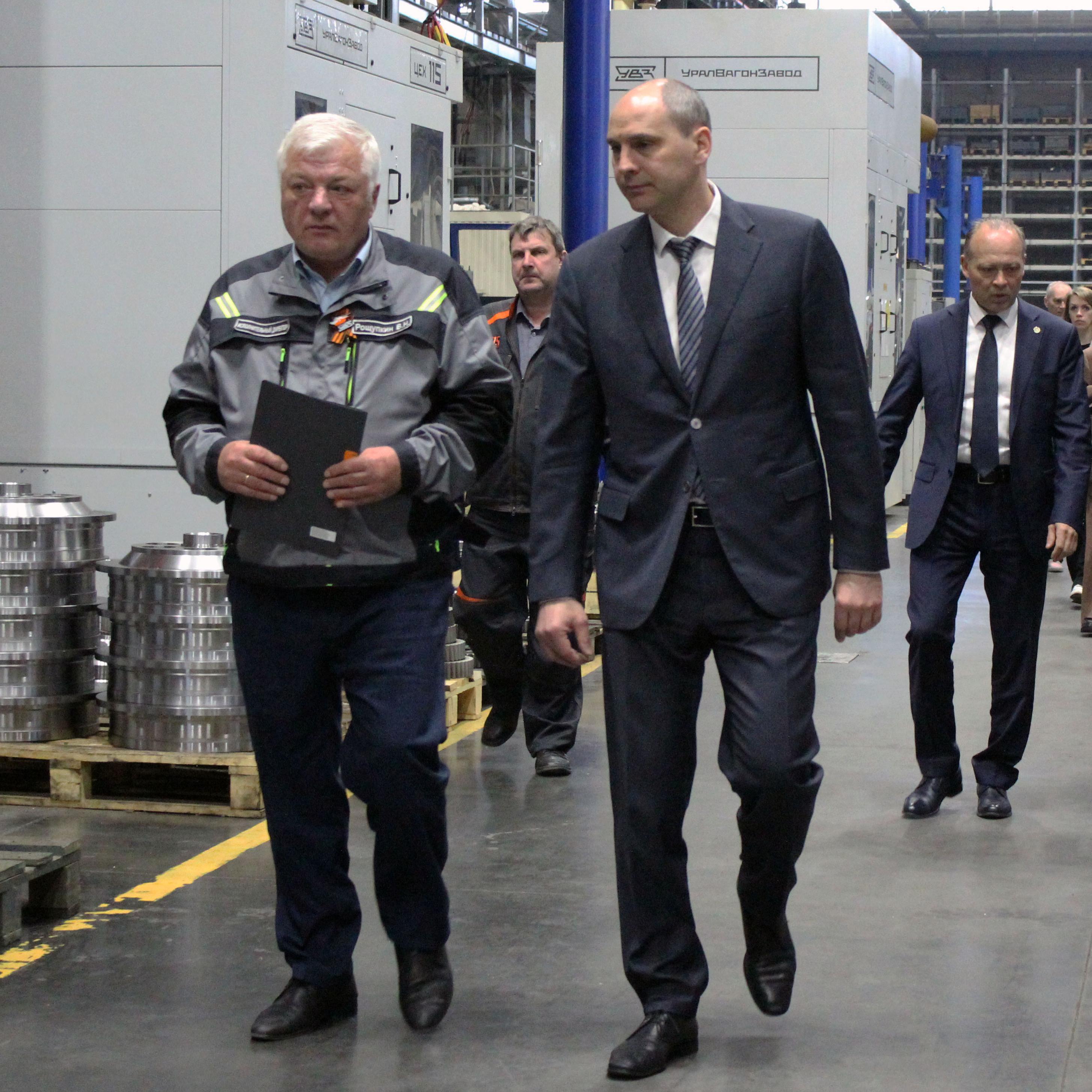 Денис Паслер посетил главный танковый конвейер страны